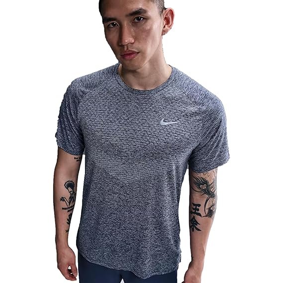 16-4-1.jpg Nike Men's Solid Regular Fit T-Shirt - Image 1